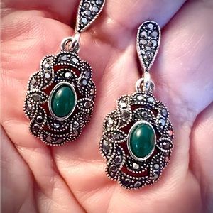 NWOT Beautiful Vintage Art Deco Earrings-silver tone/tiny crystals & green onyx.